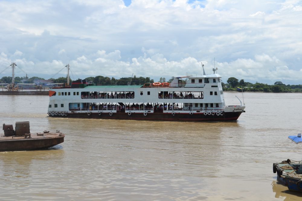 Birmania trasporti barca