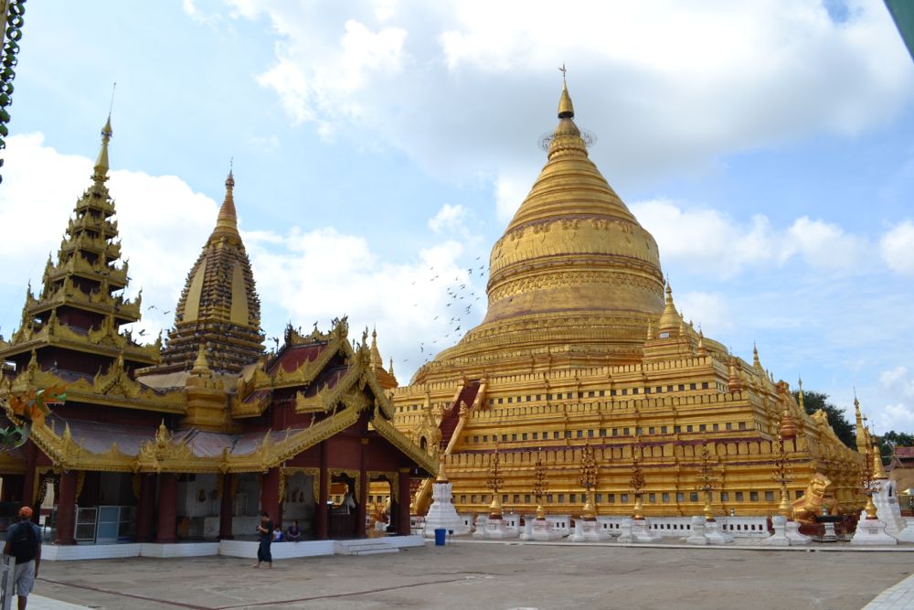 Bagan in bici - Lo Shwezigon Paya