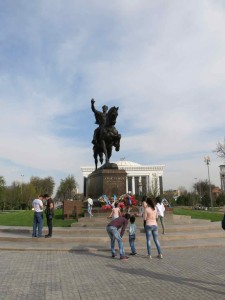 La statua a Tashkent