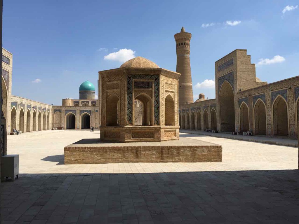 Il minareto di Kalon visto dall'interno della moschea