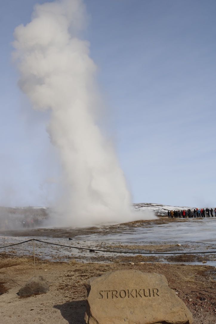 La Valle di Haukadalur con lo Strokkur e il Great Geysir